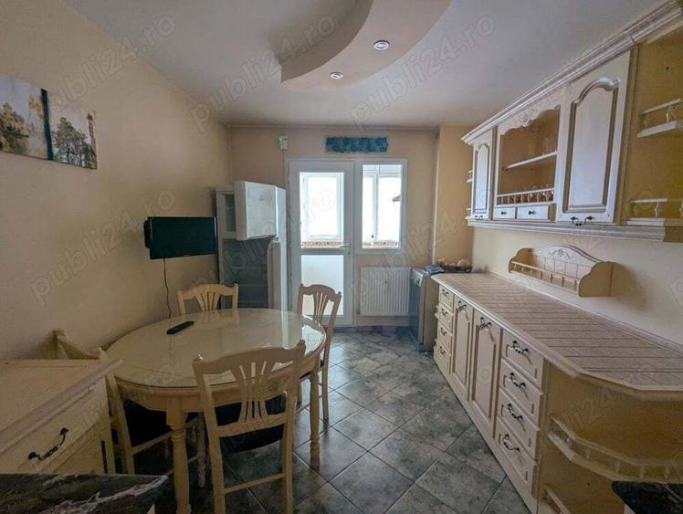 Apartament cu 4 camere semidecomandat în Pantelimon