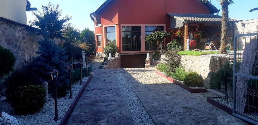 Casă cu 5 camere cu Teren 764 Mp în Grădiște