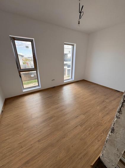 Casă individuală cu 5 camere cu Teren 275 Mp în Berceni