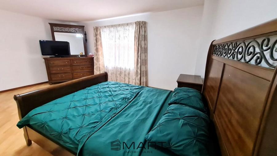 Casă cu 7 camere cu Teren 2550 Mp în Central