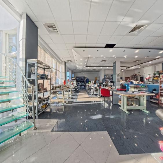 Spațiu industrial, de 550 mp, în Calea Romanului