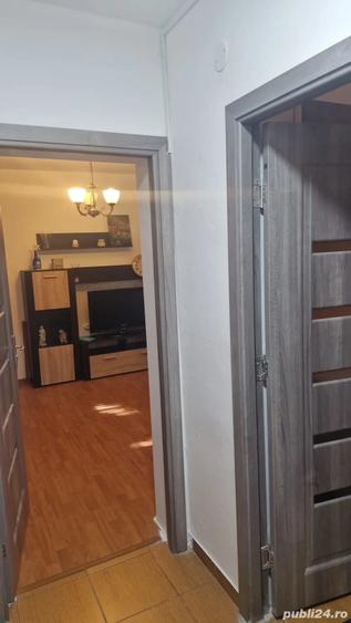 Apartament cu 2 camere semidecomandat în Craiovei