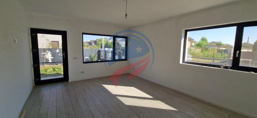 Casă individuală cu 5 camere cu Canalizare în Exterior Sud