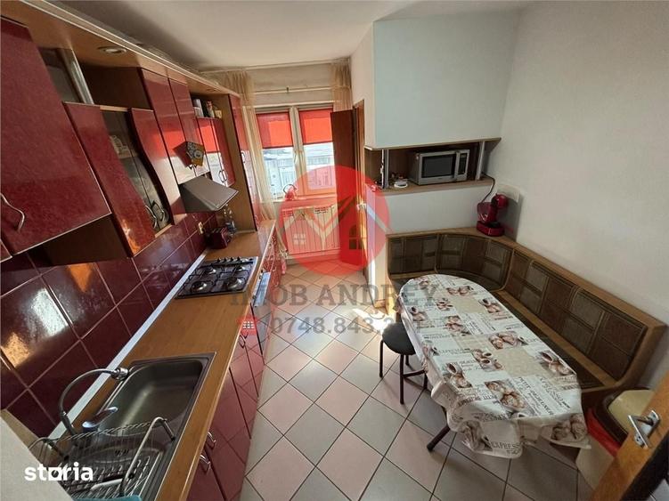 Apartament cu 4 camere decomandat în Ultracentral