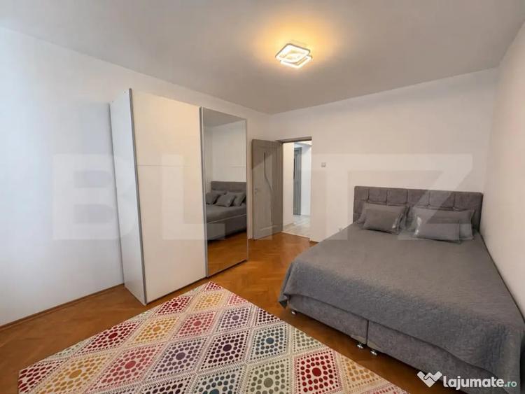 Apartament cu 4 camere decomandat în Central