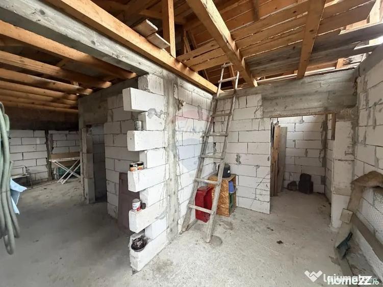 Casă cu 4 camere cu Teren 446 Mp în Vizantea Răzășească