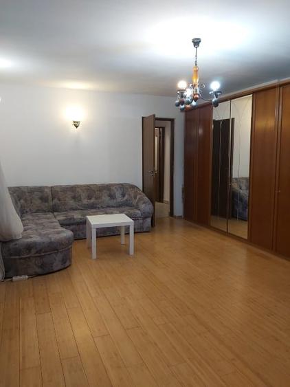 Apartament cu 2 camere semidecomandat, mobilat în Calea Victoriei