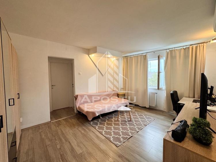 Apartament cu 2 camere semidecomandat, mobilat în Complex Studențesc