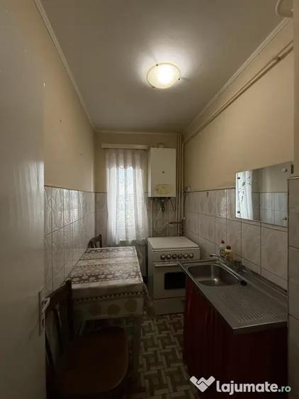 Apartament 3 camere Hu?i - etaj 3, centrala, balcon inchis - direct proprietar - 9