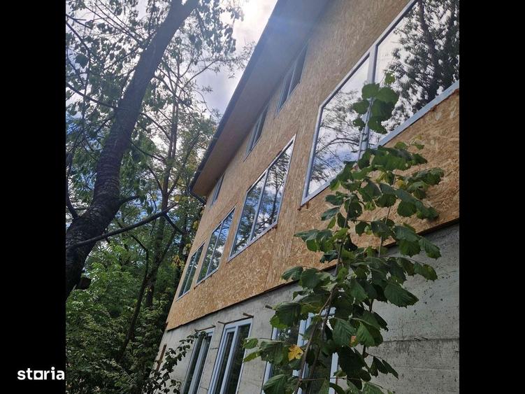 Casă cu 4 camere în Strungari