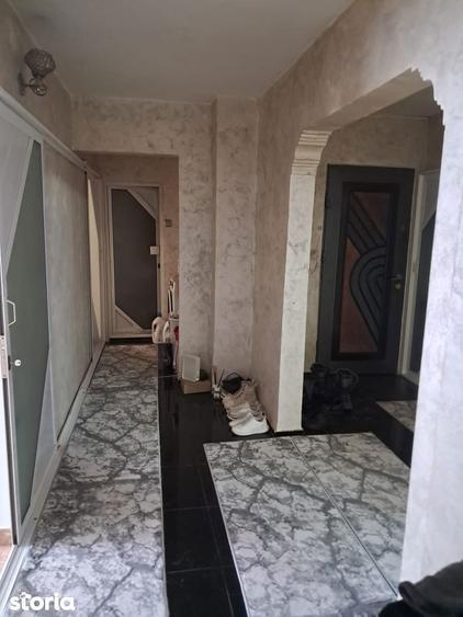 Apartament cu 4 camere decomandat în Central