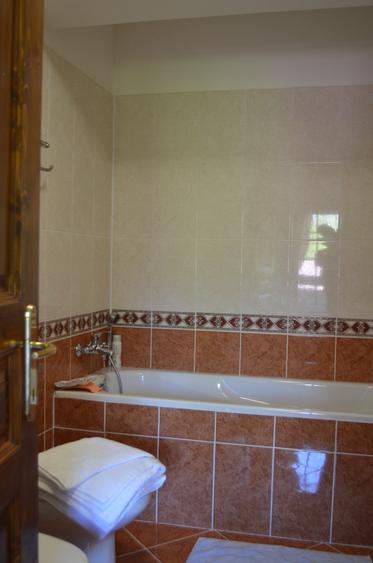 Apartament cu 4 camere decomandat, mobilat în Cioplea