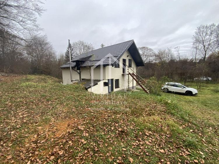 Casă individuală cu 4 camere cu Teren 600 Mp în Central