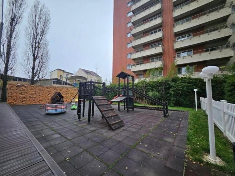 Duplex cu 6 camere cu Garaj în Barbu Văcărescu