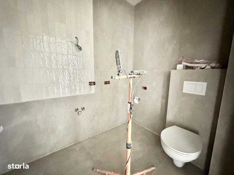 Apartament cu 3 camere decomandat în Neptun