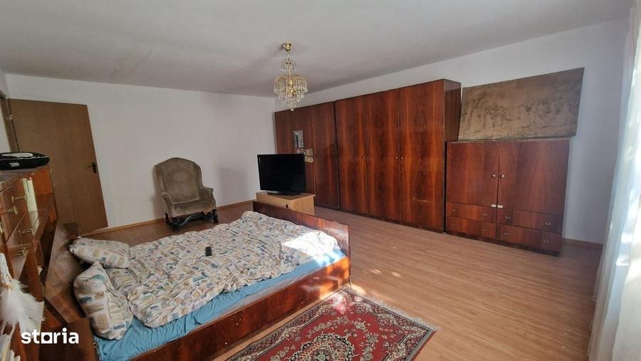 Casă cu 4 camere în Central