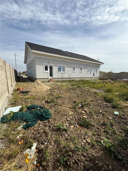 Duplex cu 3 camere cu Canalizare în Moșnița Nouă