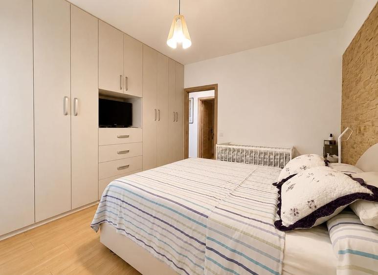Apartament cu 3 camere semidecomandat în Central