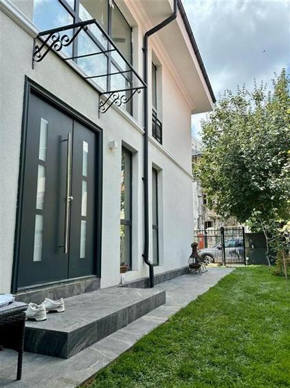 Casă cu 5 camere cu Teren 190 Mp în Polonă