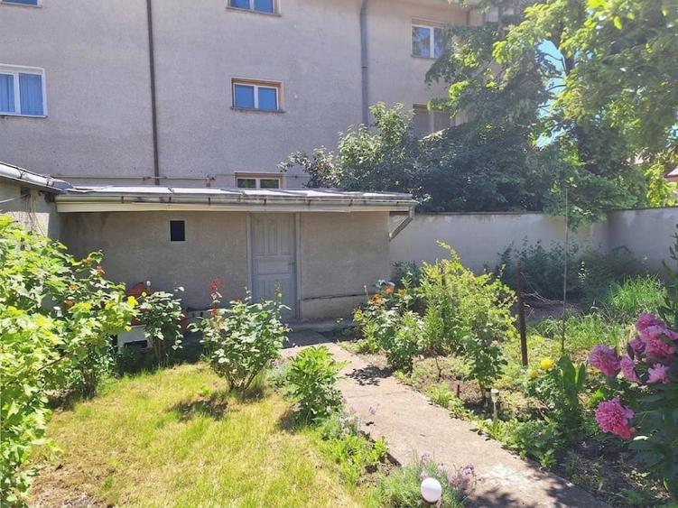 Casă individuală cu 5 camere cu Canalizare în Ultracentral