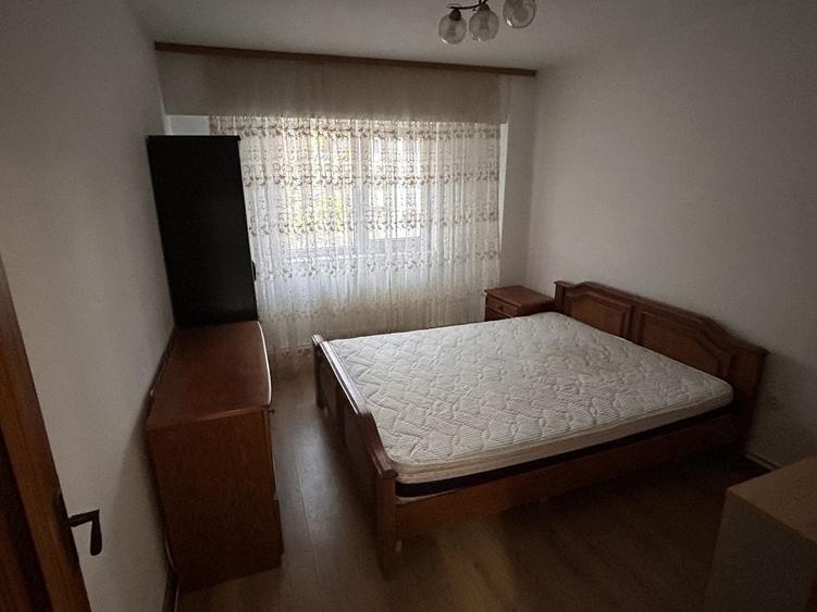 Inchiriez apartament 3 camere 65 mp piata mare Botosani - 2