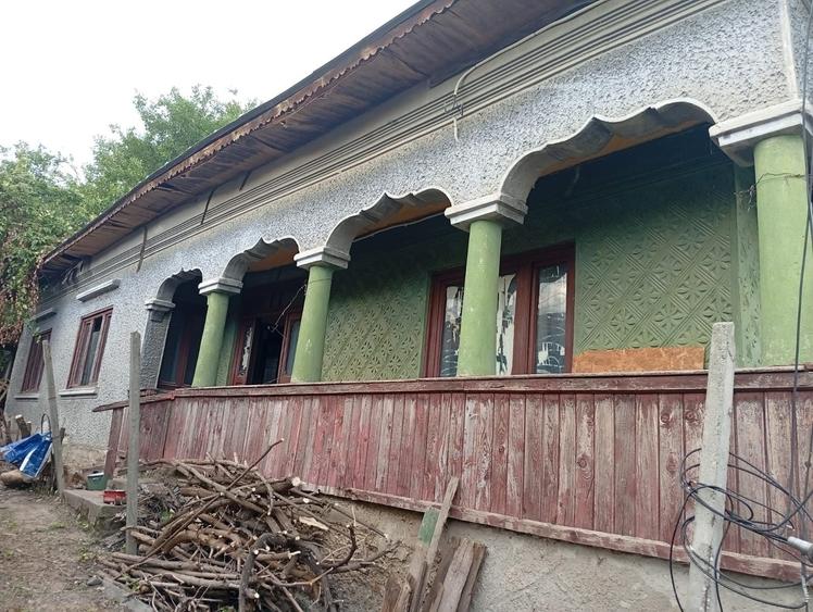 Casă cu 4 camere în Frătești