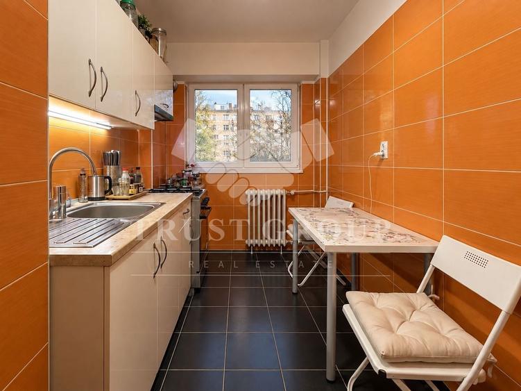 Apartament cu 3 camere decomandat, mobilat în Calea Victoriei