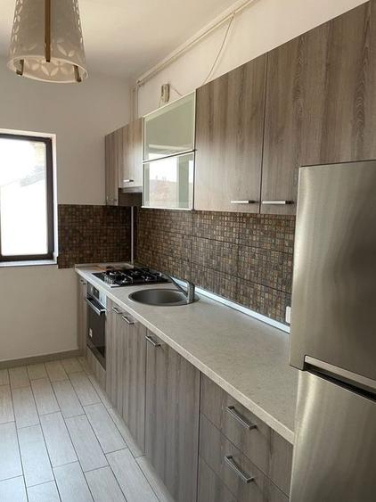 Apartament cu 2 camere semidecomandat, mobilat în Dacia