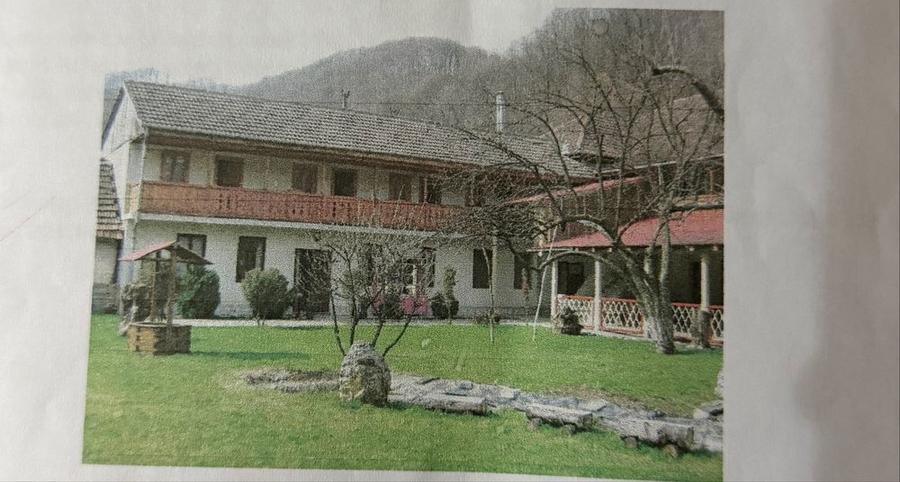 Casă cu 4 camere cu Teren 2180 Mp în Tomești