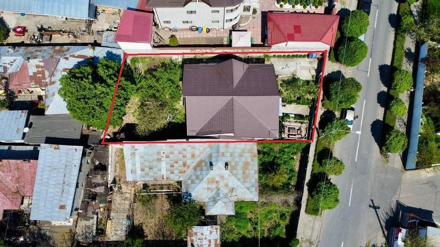 Casă individuală cu 6 camere cu Canalizare în Central