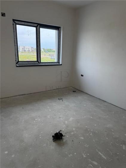 Casă cu 4 camere cu Teren 370 Mp în Moșnița Veche