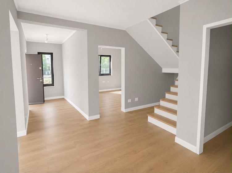 Casă cu 4 camere cu Teren 406 Mp în Ulmi