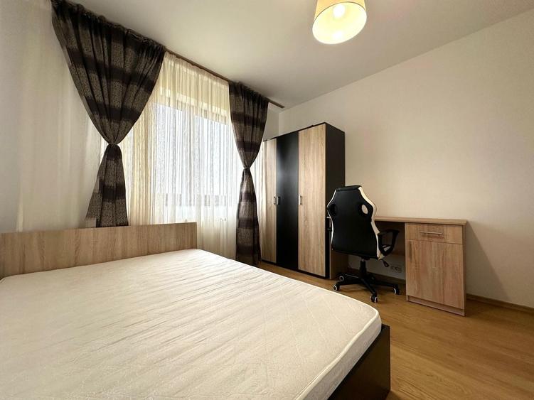 Apartament cu 3 camere decomandat, mobilat în Tractorul
