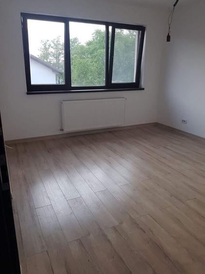 Casă cu 4 camere în Dragomirești-Deal