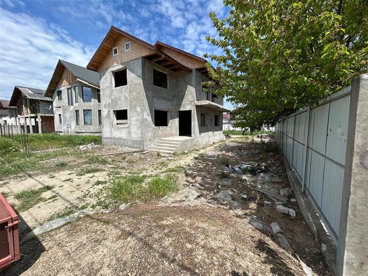 Casă individuală cu 4 camere cu Teren 273 Mp în Câmpineanca