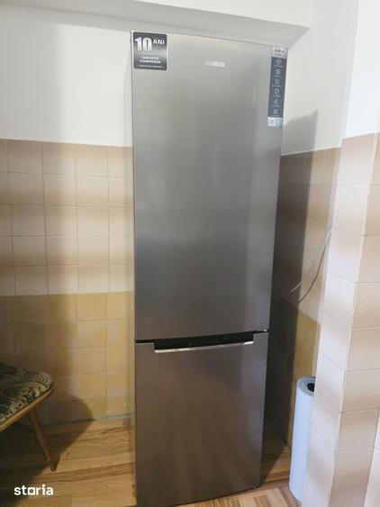 Apartament cu 3 camere decomandat în Tractorul