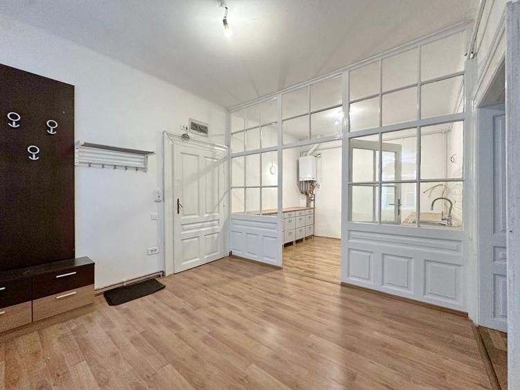 Apartament cu 3 camere circular, mobilat în Centrul Istoric
