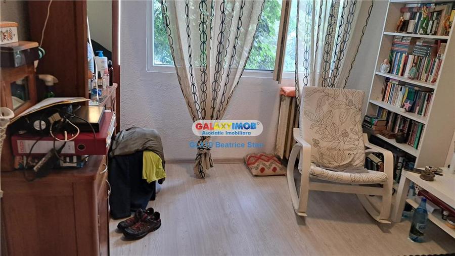 Apartament cu 3 camere decomandat în Drumul Taberei