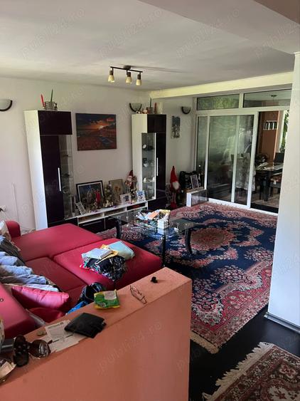 Casă cu 6 camere cu Teren 284 Mp în Poiana