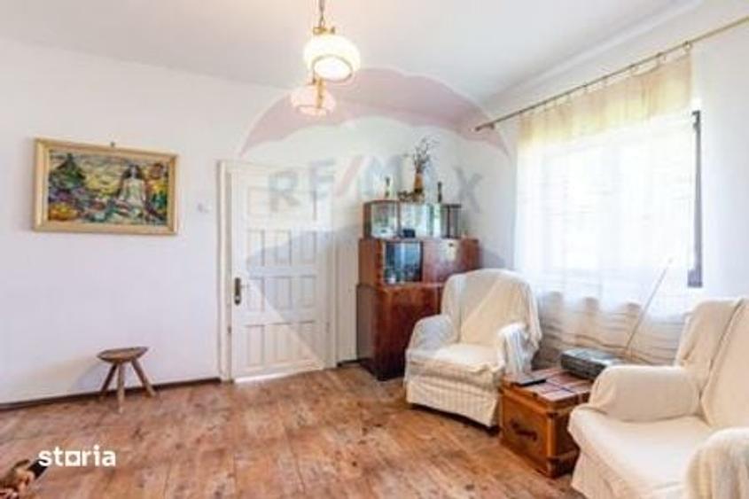 Casă cu 4 camere cu Teren 4435 Mp în Central
