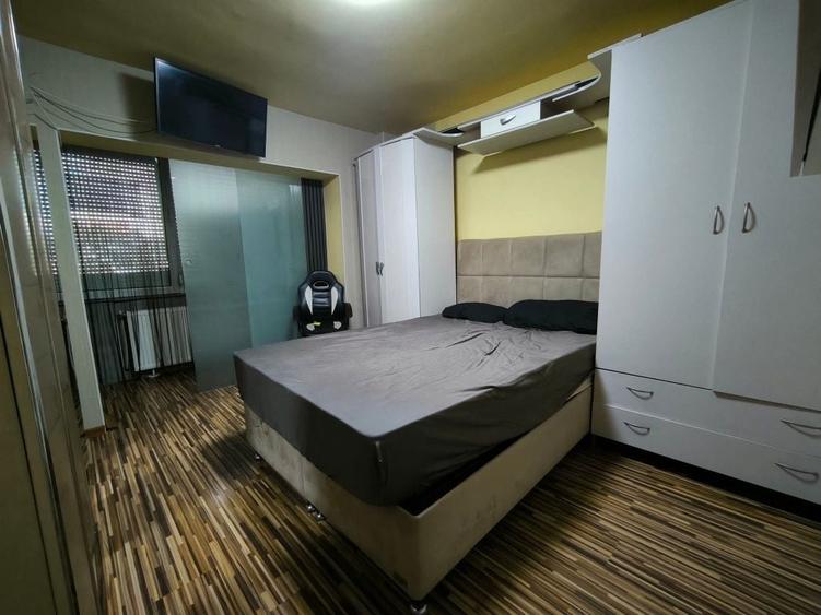 Apartament cu 3 camere decomandat în Între Lacuri