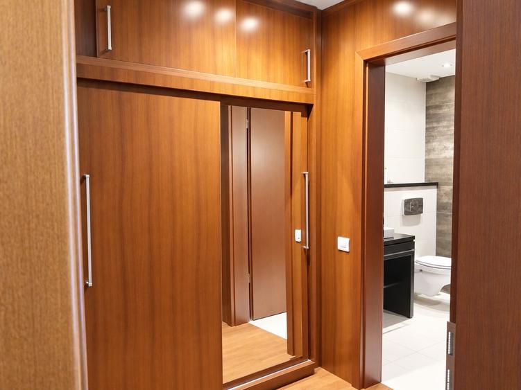 Apartament cu 3 camere decomandat, mobilat în Calea Victoriei