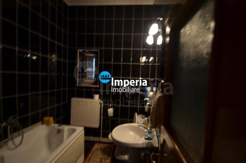 Casă individuală cu 11 camere cu Canalizare în Tomești