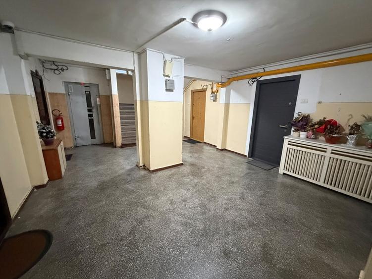 Apartament cu 2 camere decomandat în Titan
