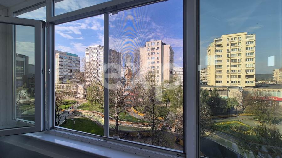 Apartament cu 3 camere decomandat, mobilat în Central
