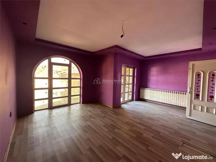 Casa P E , constructie noua, garaj subteran, strada Avram Ia - 10