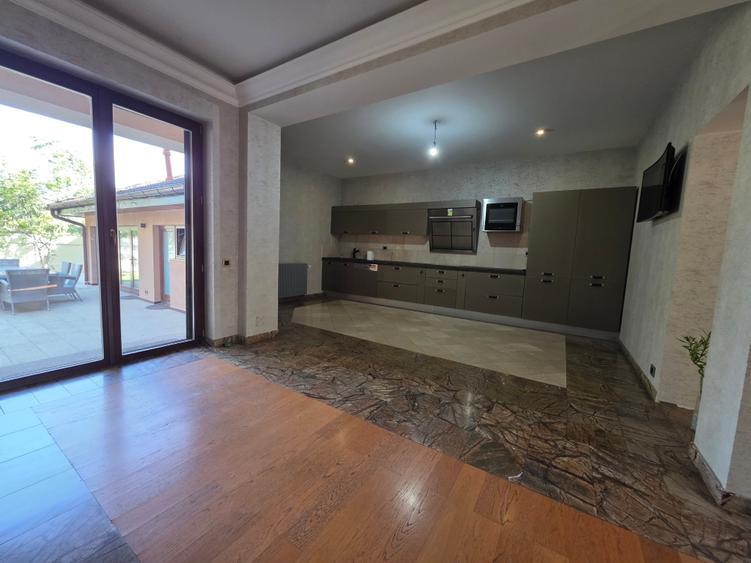 Casă individuală cu 6 camere cu Canalizare în Dămăroaia