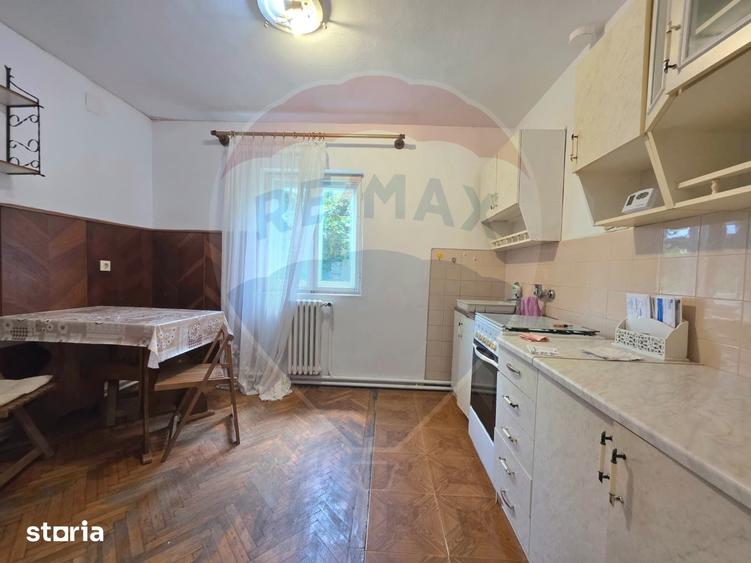 Apartament cu 3 camere decomandat în Vitrometan