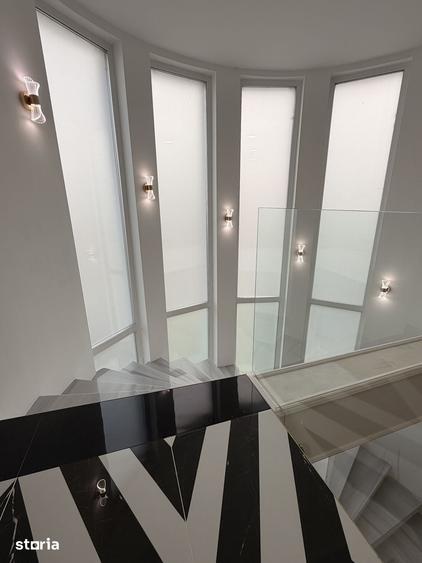 Casă cu 10 camere cu Teren 430 Mp în Sântandrei