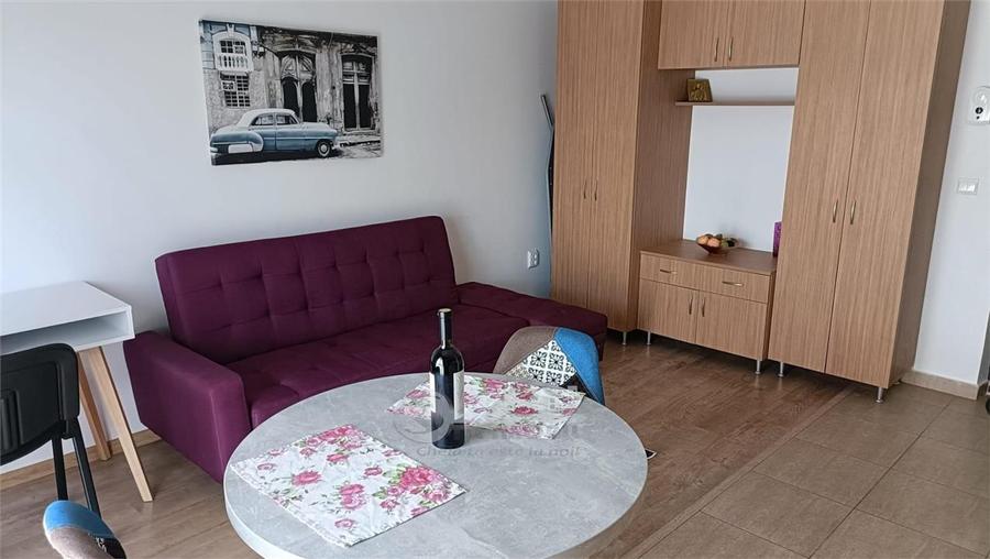 Apartament cu 2 camere semidecomandat, mobilat în Nicolina